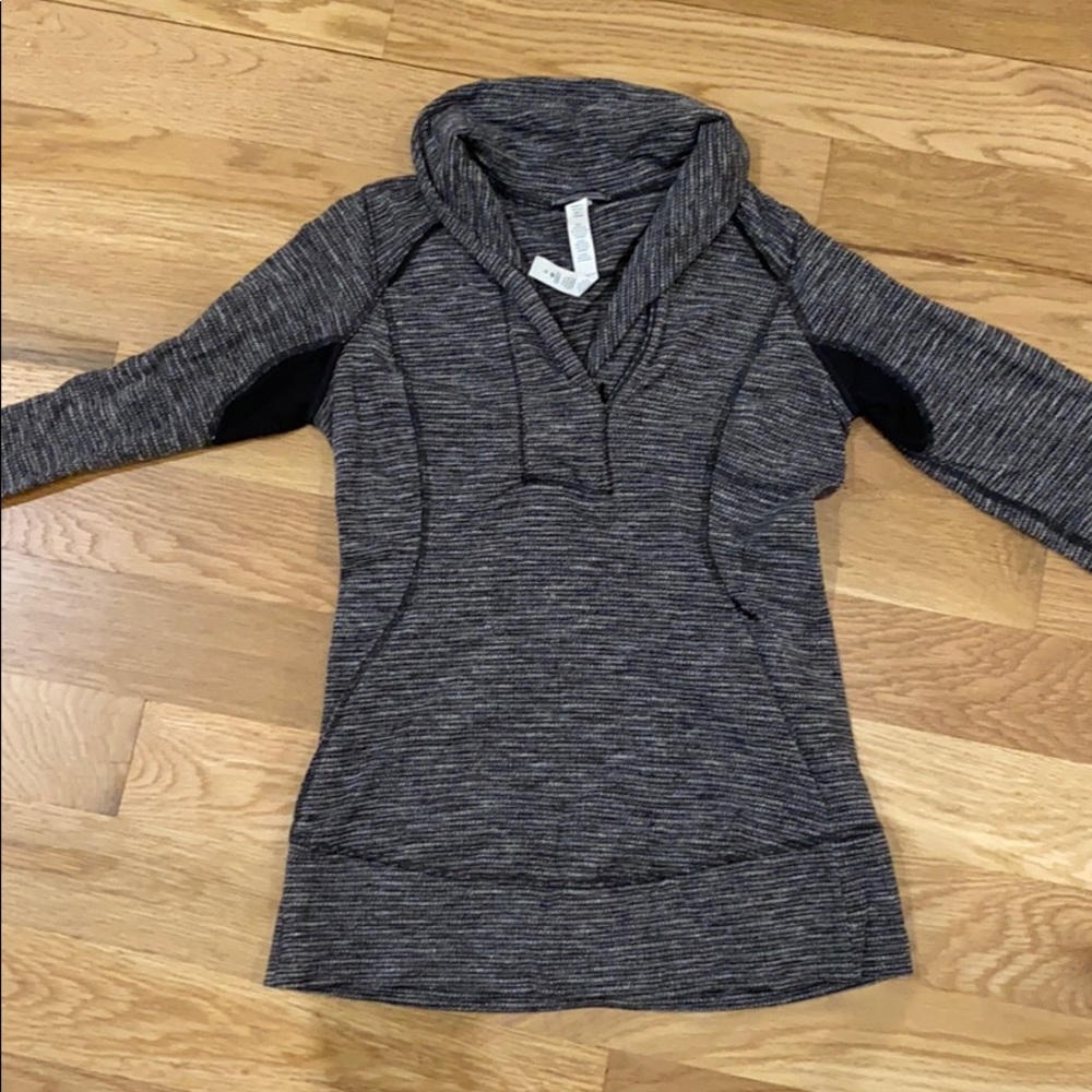 Lululemon black and gray pullover